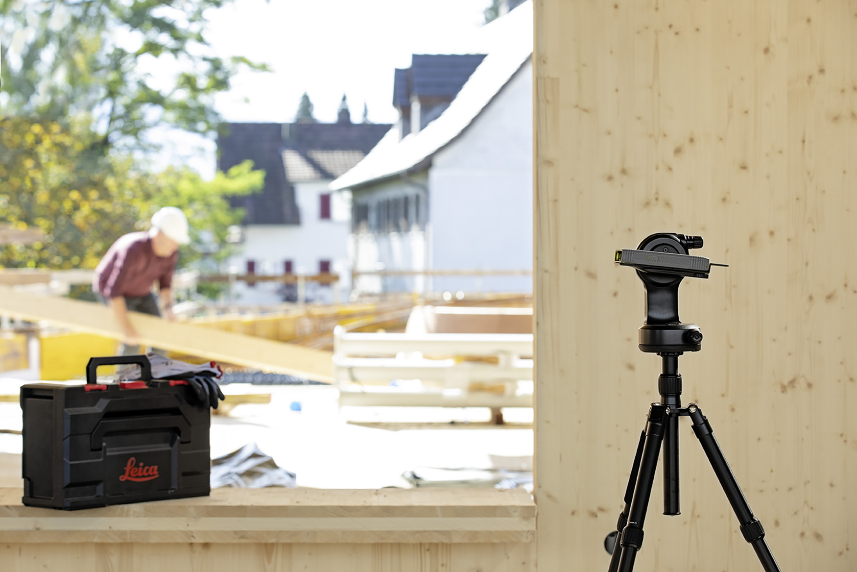 Leica DISTO X6 laser measure on the DST 360-X and the TRI 120 tripod