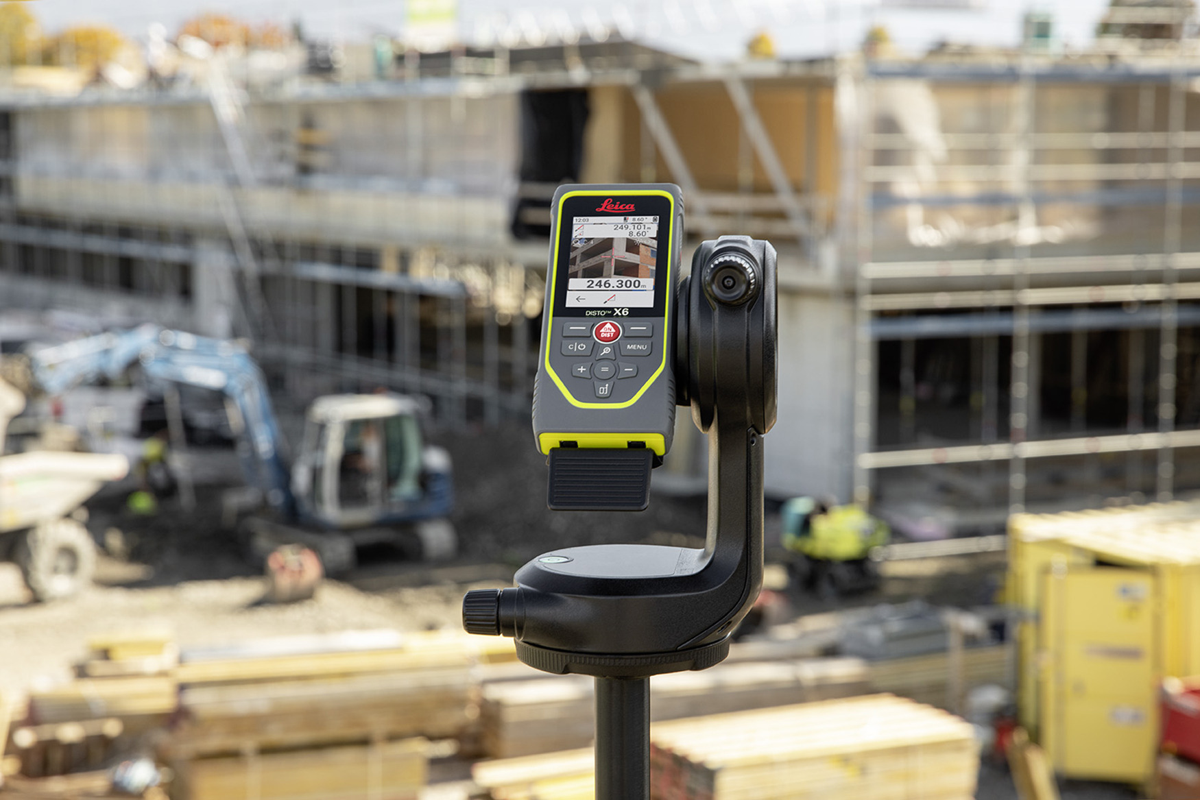 Leica DISTO X6 laser measure on the DST 360-X and the TRI 120 tripod in front of a construction site