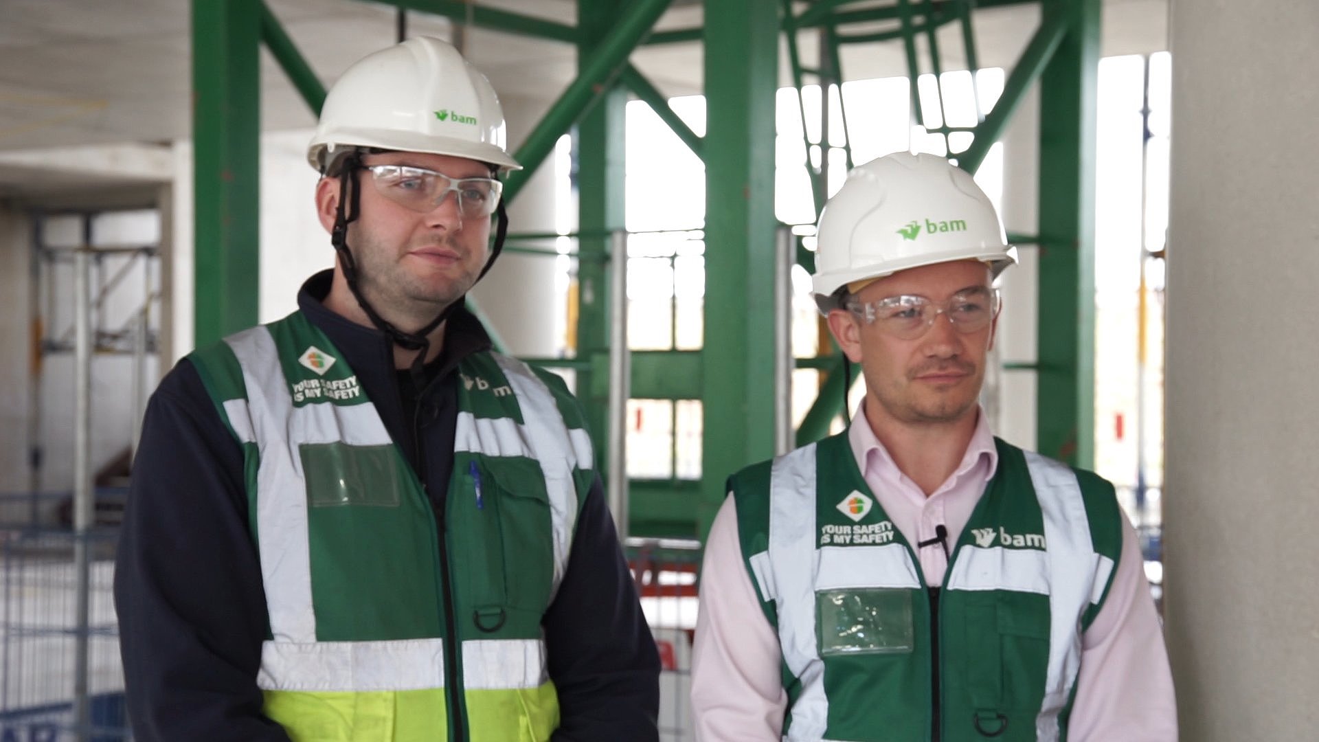 Michael Reidy, Site Manager と Tom Lovegrove, Project Manager