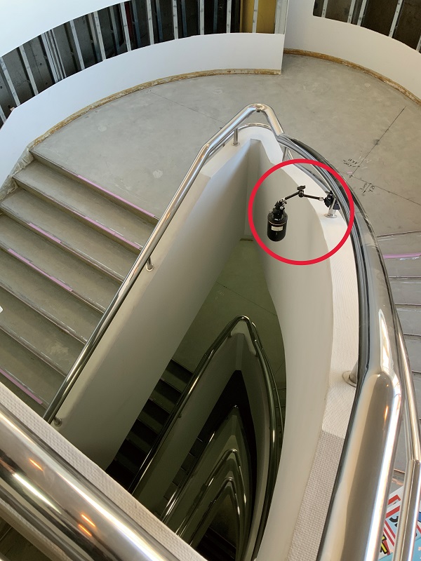 The inner circumference of the spiral staircase was measured in an inverted position by hanging BLK360 from the handrail with a clamp. The point cloud data was obtained even in the sharp corners of the triangles, which are easily shaded.