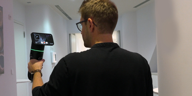 BLK2GO Pulse user with product