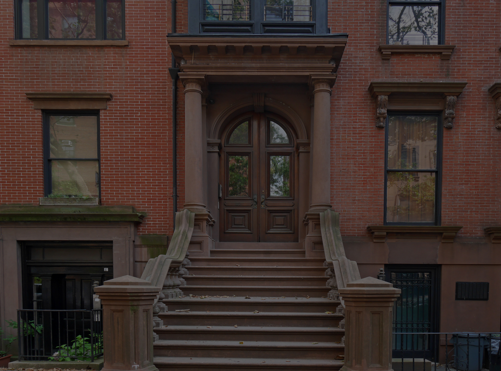 Escadas da frente do edifício em Nova York