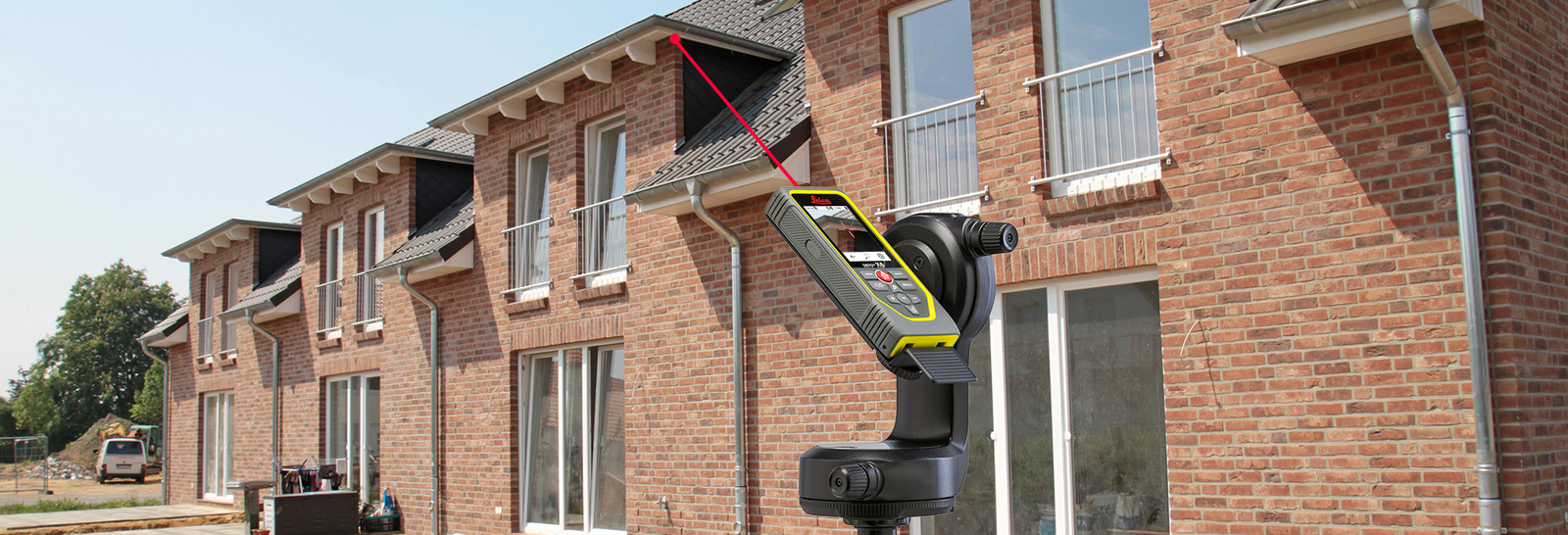 Façade with Leica DISTO X6 measuring