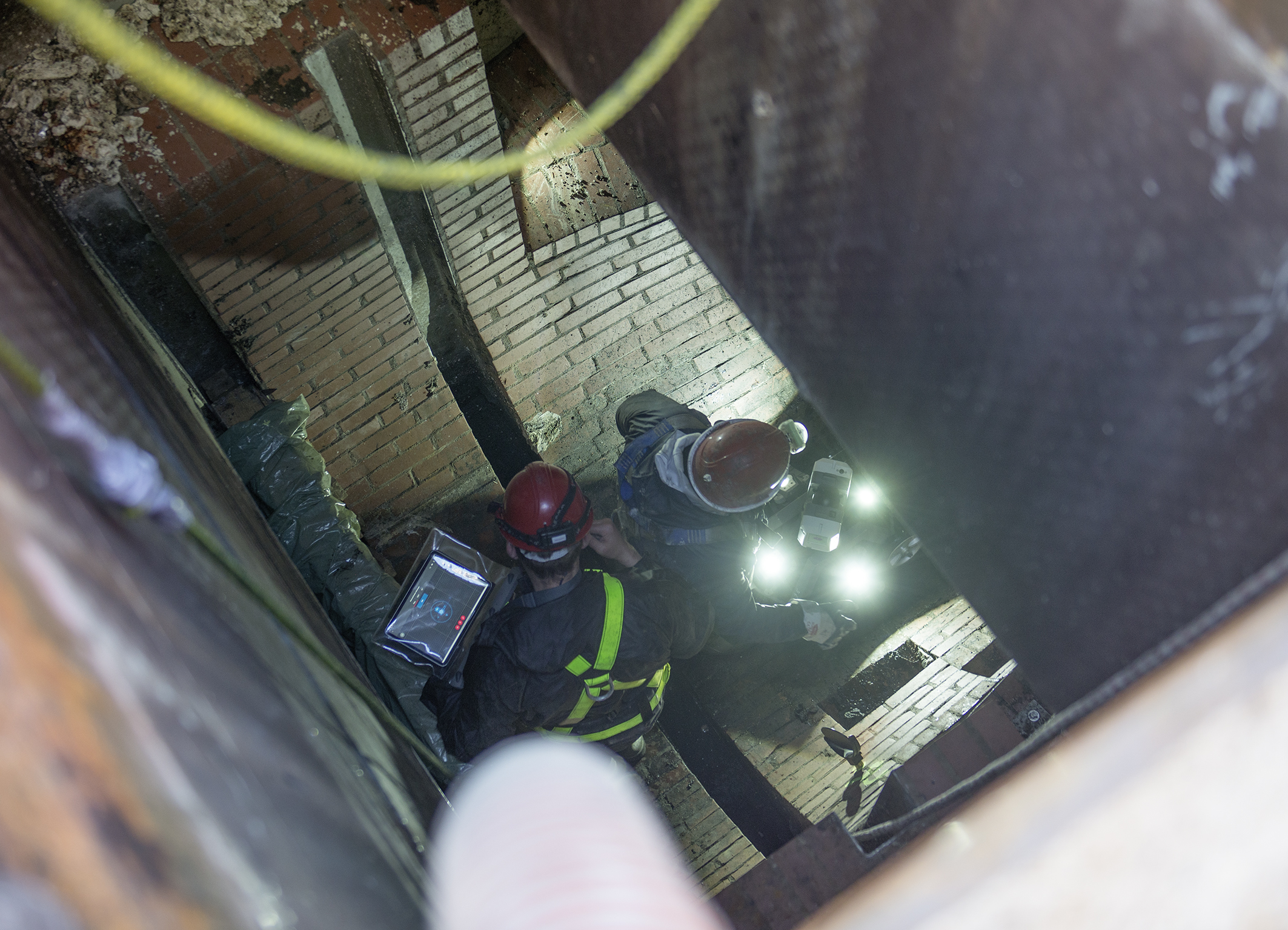 Le RTC360 et l'équipe à l'intérieur de la conduite