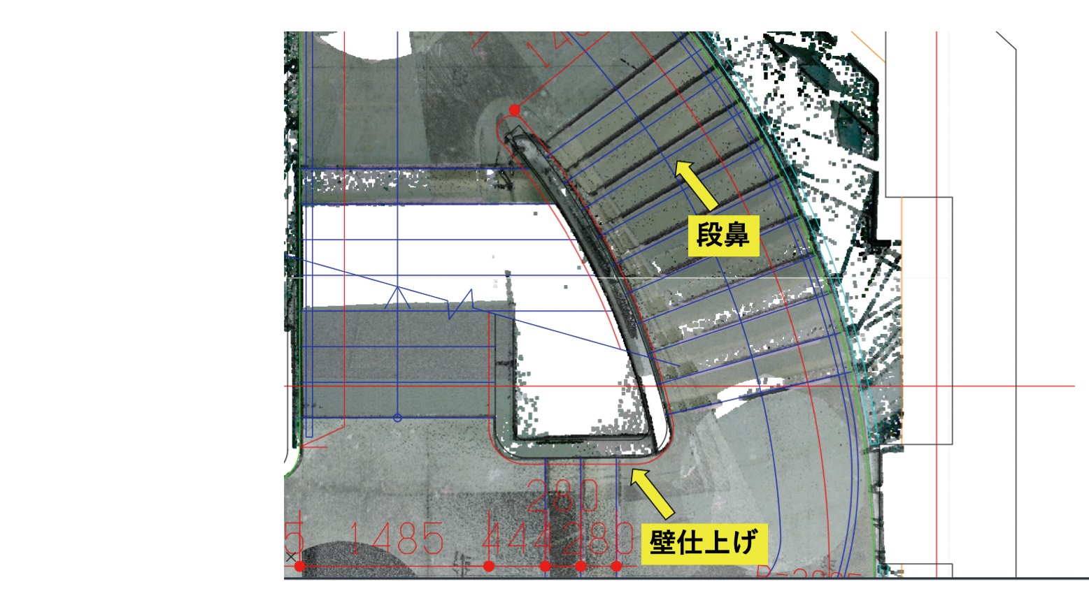 今回のプロジェクトでは、通常スペックのPCでも取り扱えるまでオルソ画像の容量を圧縮。既存図面と重ねて 不整合部分を明確にしたうえで、情報を伝達するPowerPoint書類なども各自の創意工夫で自在に作成した