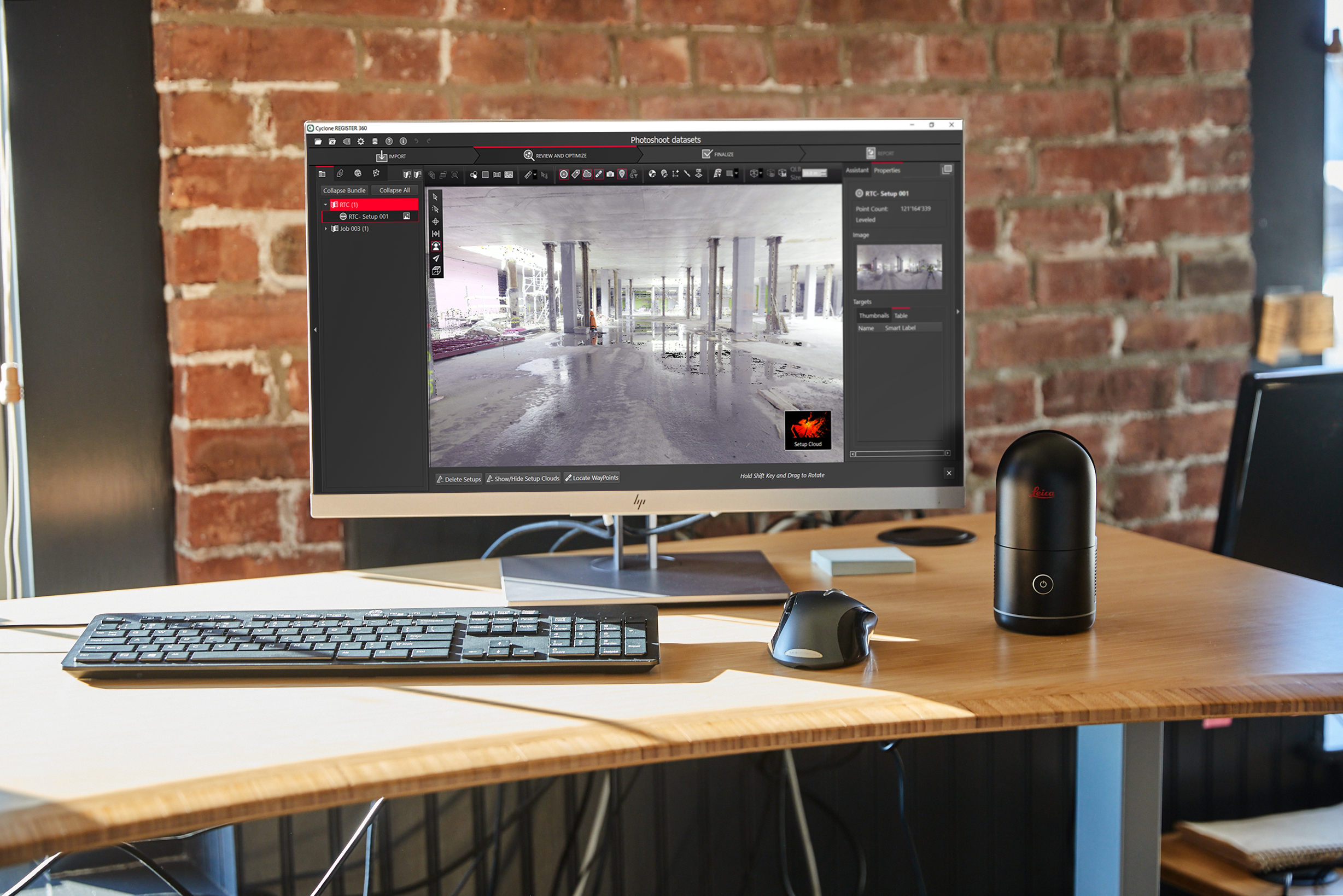 Monitor de computador com software REGISTER 360 mostrando um escaneamento BLK360