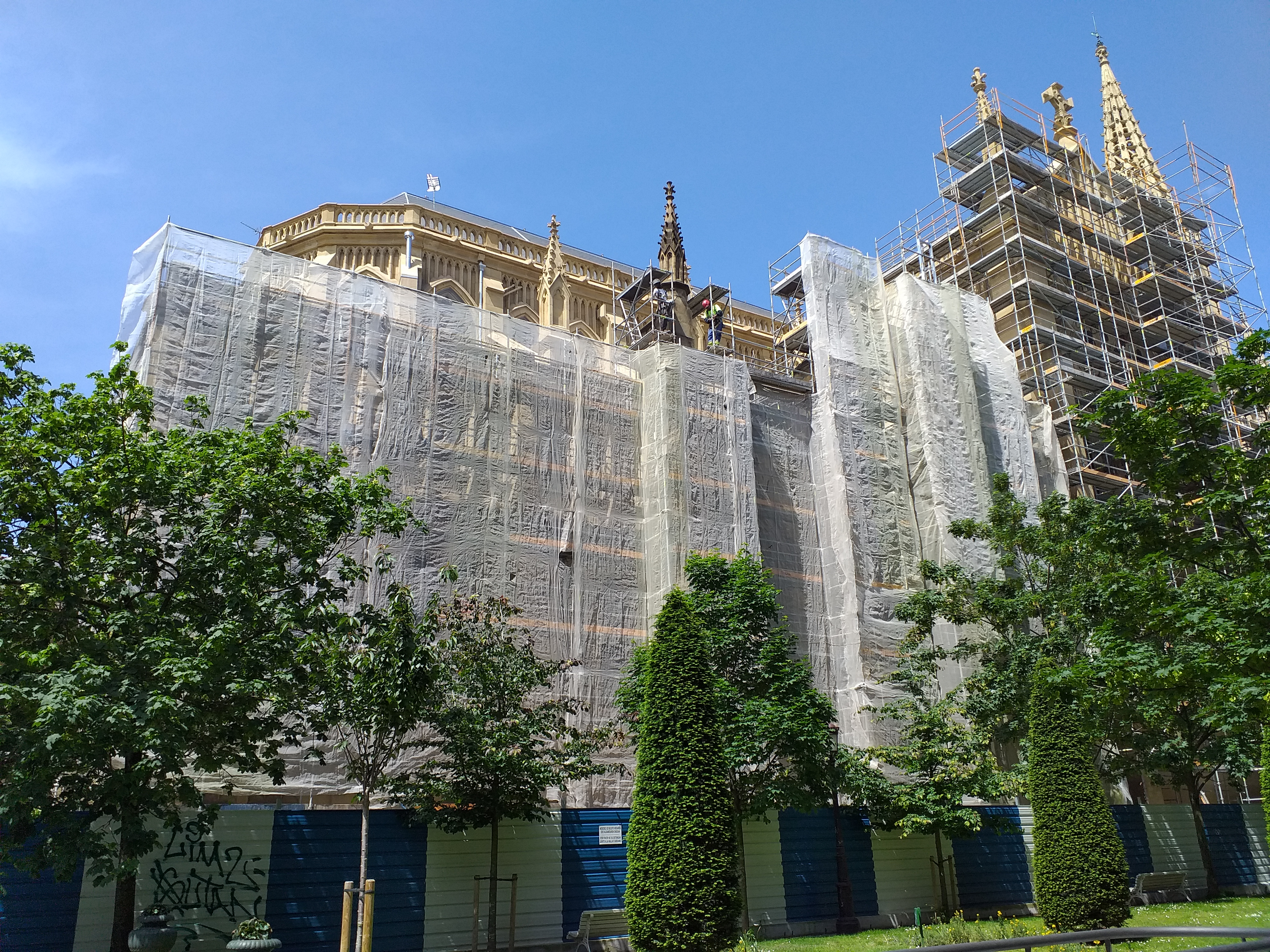 Construção de um edifício pela ULMA