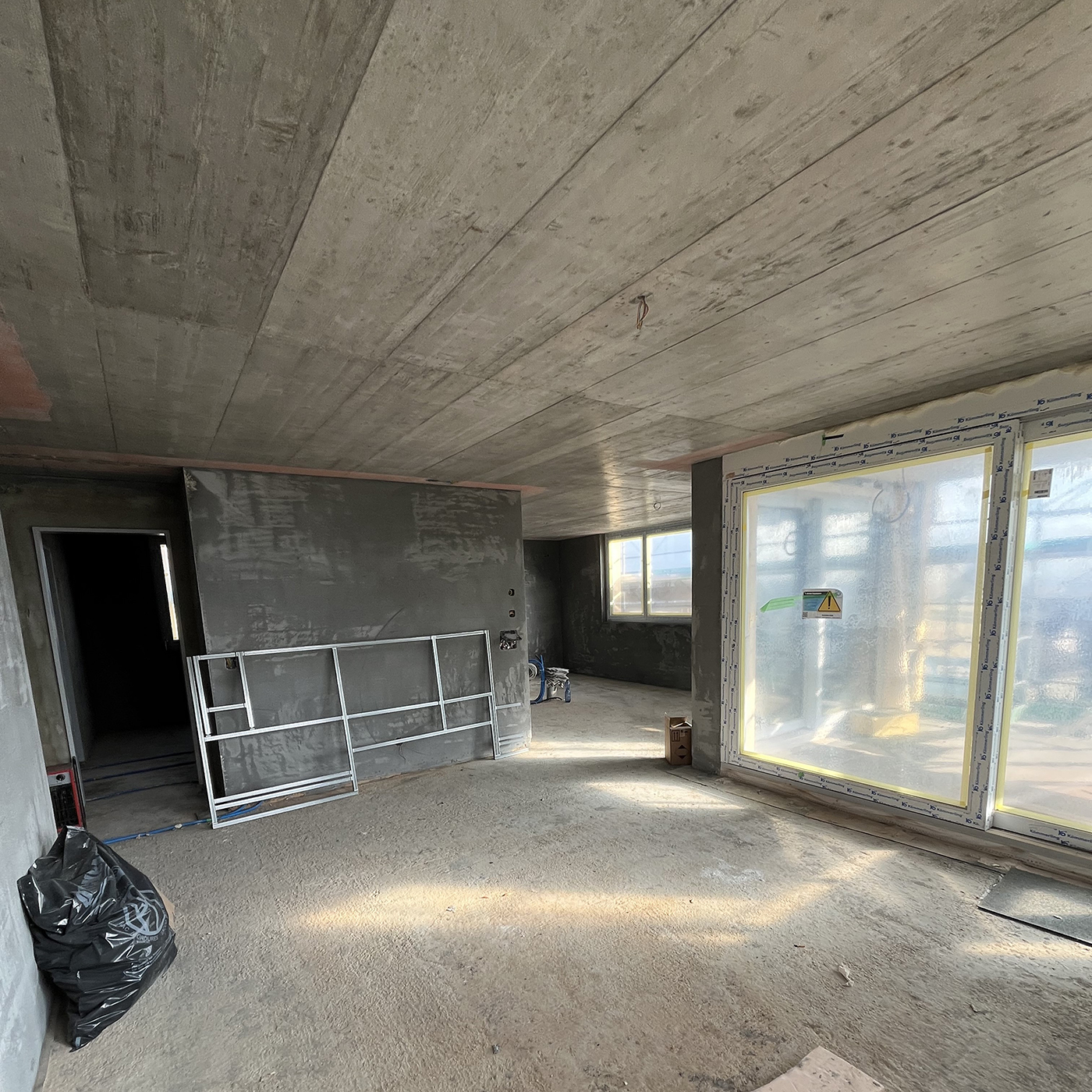 Situación real in-situ: sala de estar con espacios interconectados