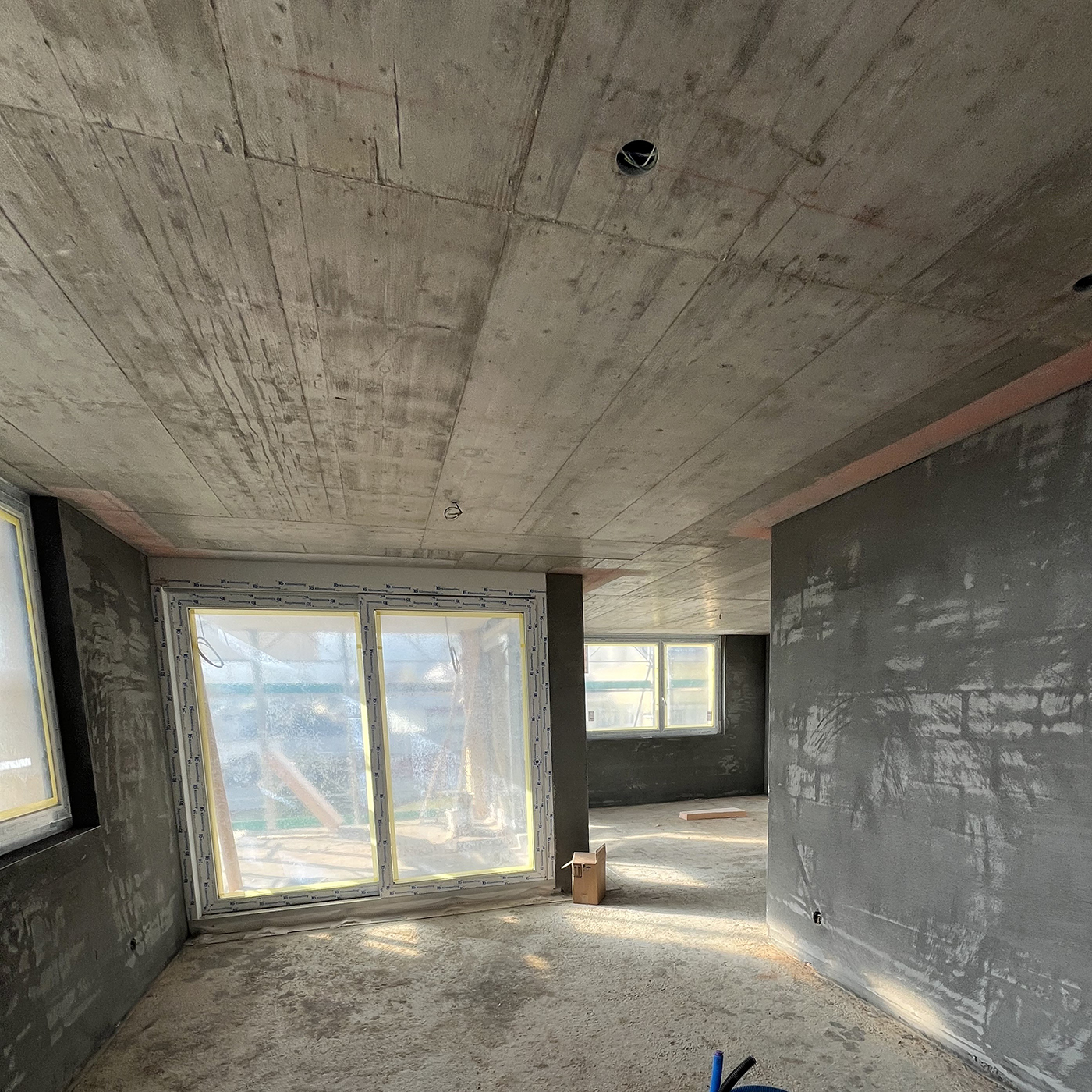 Situación real in-situ: sala de estar con espacios interconectados