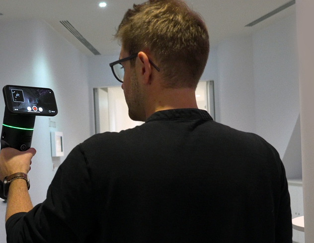 BLK2GO Pulse user with product